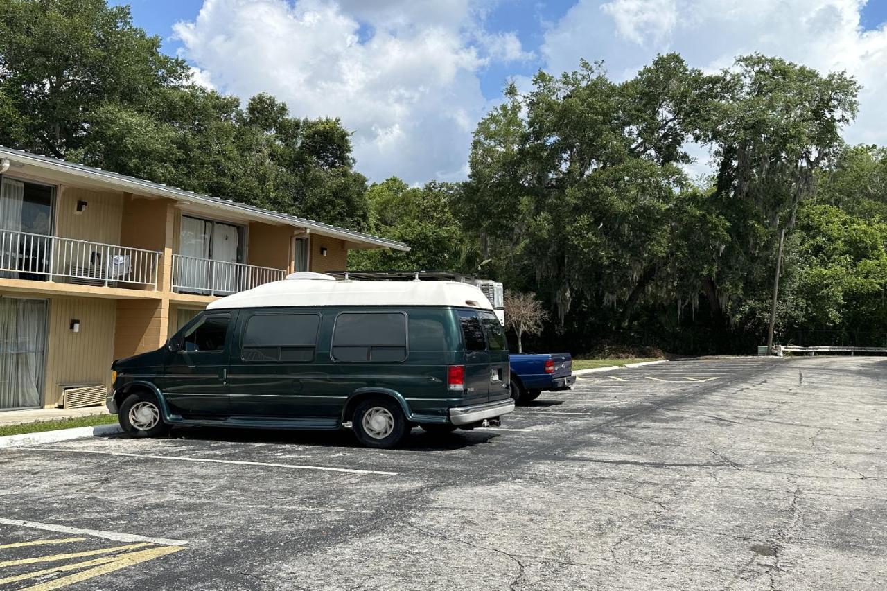 Kampus Inn Gainesville - University Area Hotel Exteriör bild