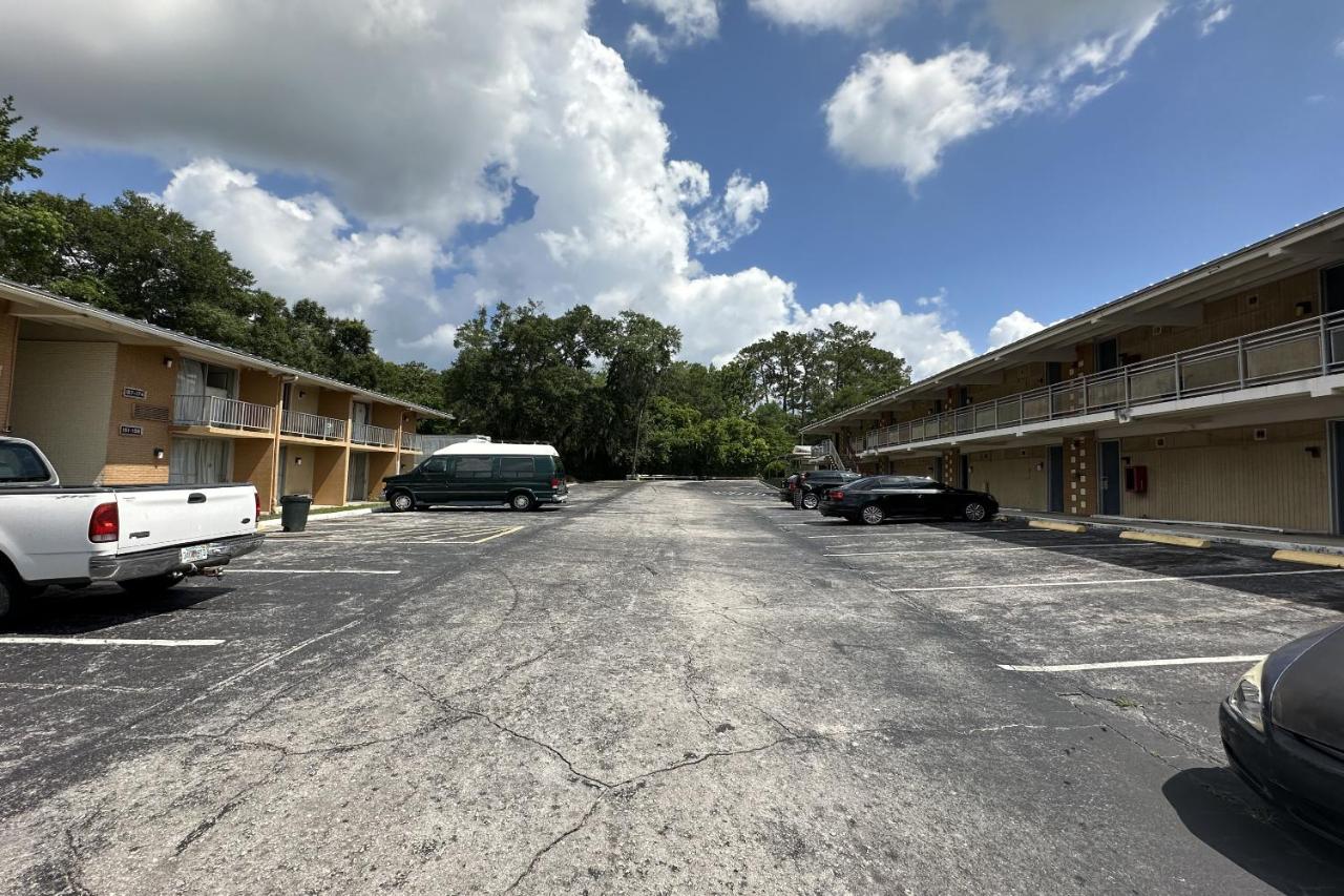 Kampus Inn Gainesville - University Area Hotel Exteriör bild