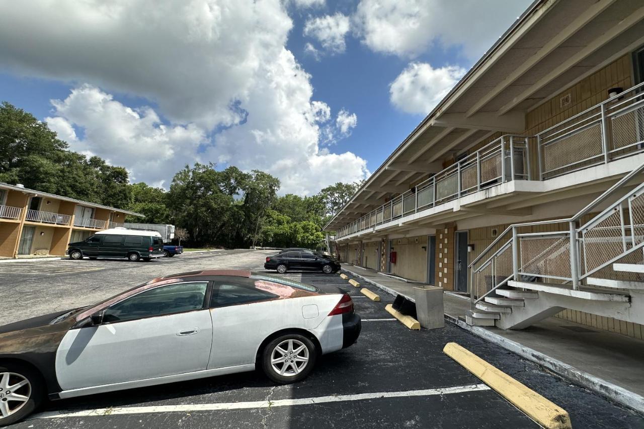 Kampus Inn Gainesville - University Area Hotel Exteriör bild